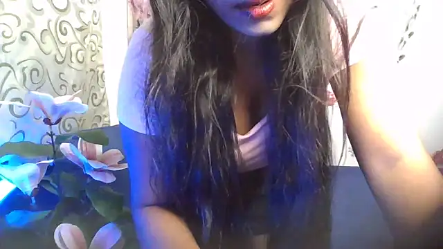 LustInLips online show from May 9, 2026, 4:54 pm