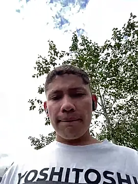 Snapshot of elfernh chatting on January 13, 2026, 3:49 pm elfernh online show from January 13, 2026, 3:49 pm