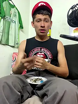 Snapshot of elfernh chatting on September 29, 2025, 5:29 pm elfernh online show from September 29, 2025, 5:29 pm