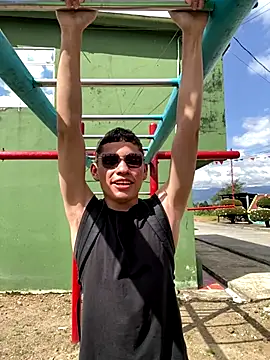 Snapshot of elfernh chatting on December 16, 2025, 2:54 pm elfernh online show from December 16, 2025, 2:54 pm