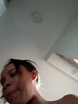 samiacooper25 online show from June 16, 2026, 11:32 am