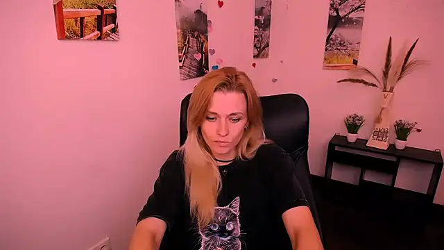 PeppyMia online show from September 19, 2025, 4:49 am