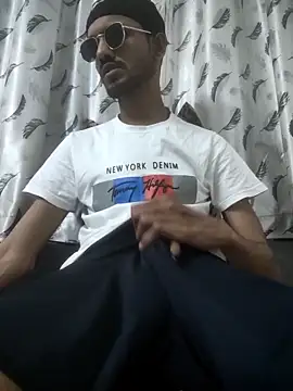 fckboy987 online show from May 18, 2026, 5:29 pm