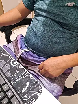 Snapshot of Carloskasado chatting on February 18, 2026, 12:08 am Carloskasado online show from February 18, 2026, 12:08 am