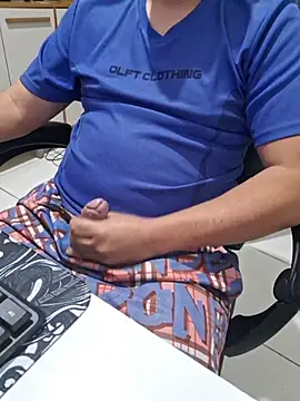 Snapshot of Carloskasado chatting on March 11, 2026, 4:06 am Carloskasado online show from March 11, 2026, 4:06 am