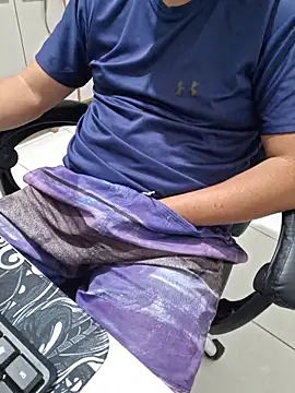 Snapshot of Carloskasado chatting on March 7, 2026, 3:35 am Carloskasado online show from March 7, 2026, 3:35 am