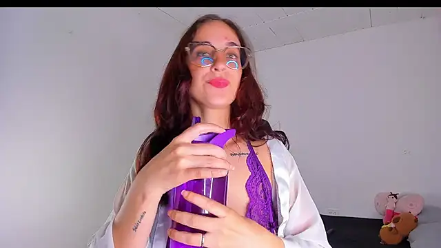 Snapshot of Laura_Ivy chatting on June 10, 2026, 2:07 pm Laura Ivy online show from June 10, 2026, 2:07 pm