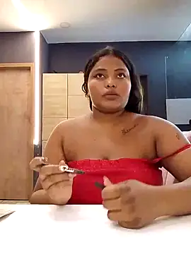 Cristal hott1 online show from February 25, 2026, 7:14 pm