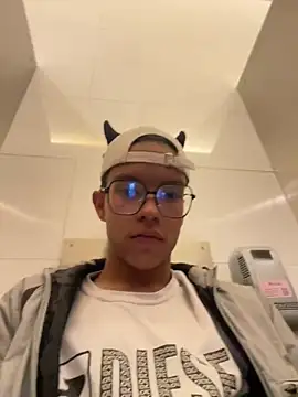 diegoand0911 online show from June 12, 2026, 7:22 pm