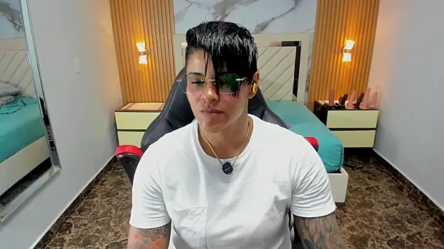 KAROLLJONES1 online show from April 22, 2026, 6:58 pm