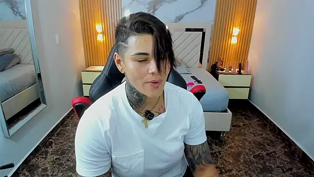 KAROLLJONES1 online show from August 3, 2026, 12:22 pm