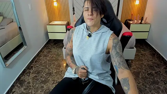 KAROLLJONES1 online show from August 5, 2026, 7:19 pm