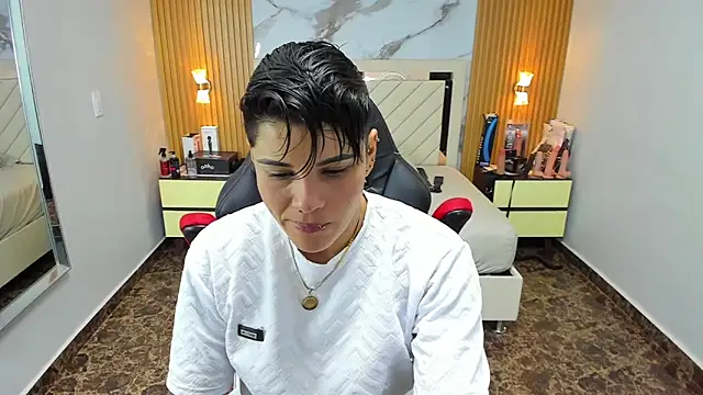 KAROLLJONES1 online show from October 7, 2025, 2:56 am