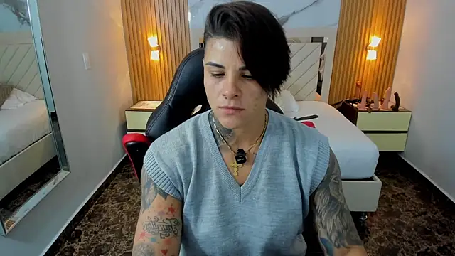 KAROLLJONES1 online show from August 6, 2026, 7:31 pm