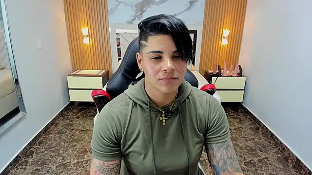 KAROLLJONES1 online show from May 4, 2026, 7:28 pm