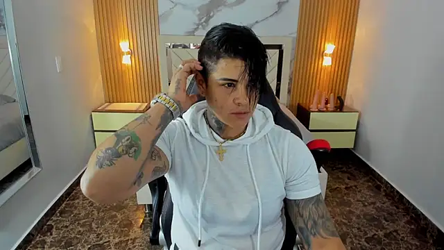 KAROLLJONES1 online show from July 2, 2026, 12:33 pm