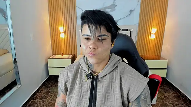 KAROLLJONES1 online show from June 5, 2026, 7:19 pm