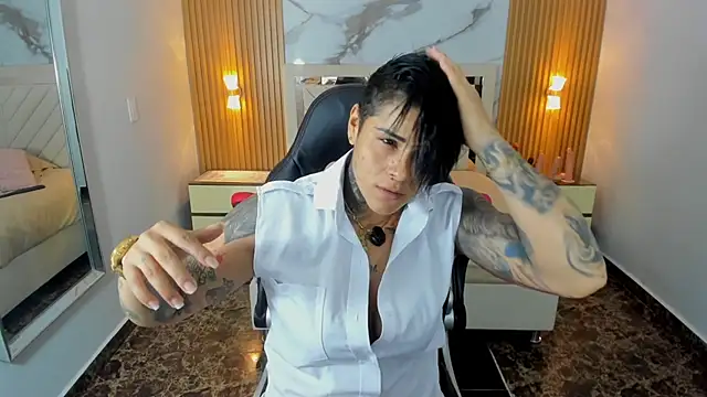 KAROLLJONES1 online show from July 17, 2026, 7:33 pm