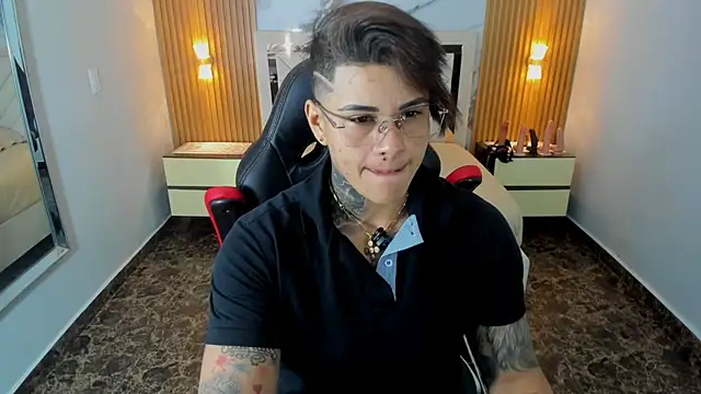 KAROLLJONES1 online show from July 25, 2026, 12:44 pm