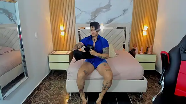 KAROLLJONES1 online show from July 4, 2026, 12:32 pm
