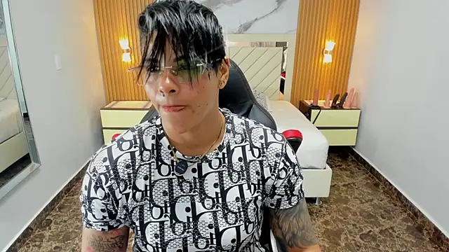 KAROLLJONES1 online show from April 30, 2026, 12:45 pm