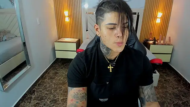 KAROLLJONES1 online show from August 4, 2026, 7:18 pm