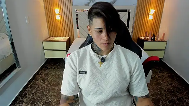 KAROLLJONES1 online show from July 28, 2026, 7:39 pm