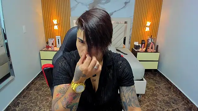 KAROLLJONES1 online show from February 2, 2026, 7:35 pm