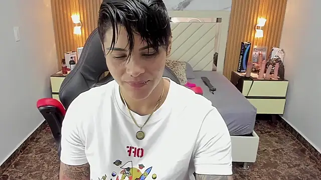 KAROLLJONES1 online show from September 25, 2025, 2:39 am