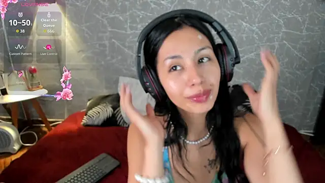 Miss Charlottet online show from January 5, 2026, 8:12 pm