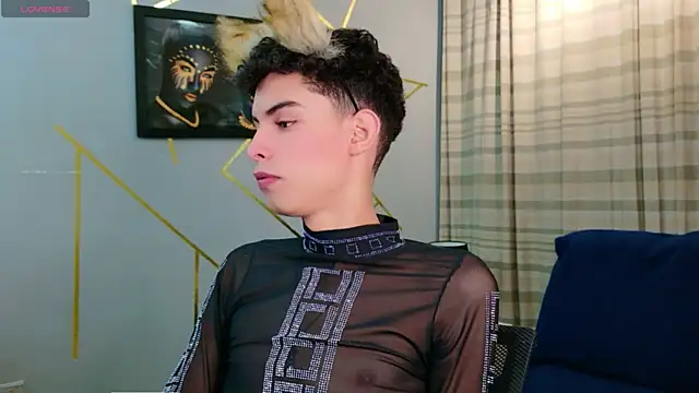 Room 69x online show from September 17, 2025, 4:53 pm