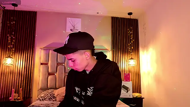 Room 69x online show from April 27, 2026, 12:47 pm