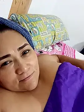 Snapshot of linda_luna29 chatting on December 4, 2025, 5:17 am linda luna29 online show from December 4, 2025, 5:17 am