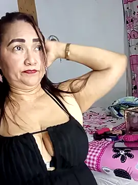 Snapshot of linda_luna29 chatting on December 20, 2025, 4:48 am linda luna29 online show from December 20, 2025, 4:48 am