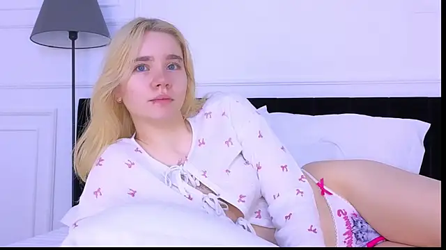 ANNABELLE LU online show from November 13, 2025, 2:48 am