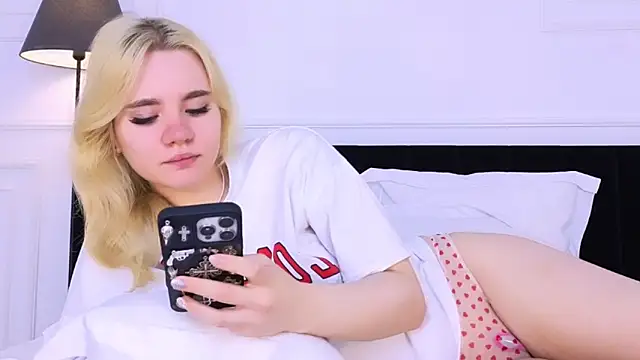 ANNABELLE LU online show from September 16, 2025, 1:28 am