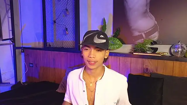 AlanCutee online show from April 23, 2026, 12:29 pm