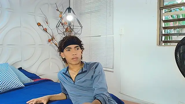 Snapshot of AlanCutee chatting on June 3, 2026, 2:33 pm AlanCutee online show from June 3, 2026, 2:33 pm