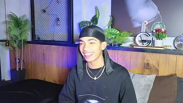 AlanCutee online show from May 7, 2026, 12:08 pm