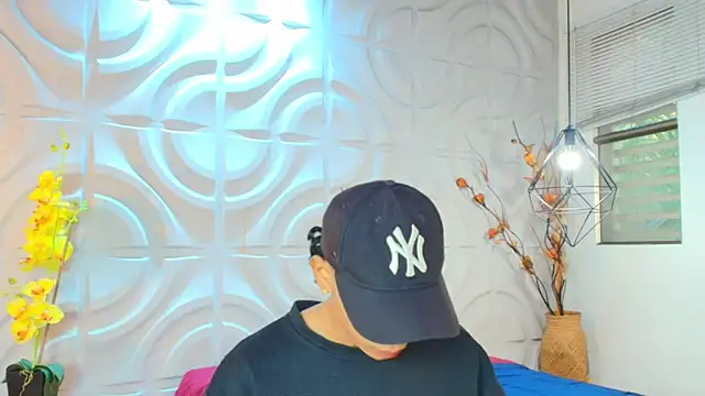 Snapshot of AlanCutee chatting on June 11, 2026, 12:02 pm AlanCutee online show from June 11, 2026, 12:02 pm