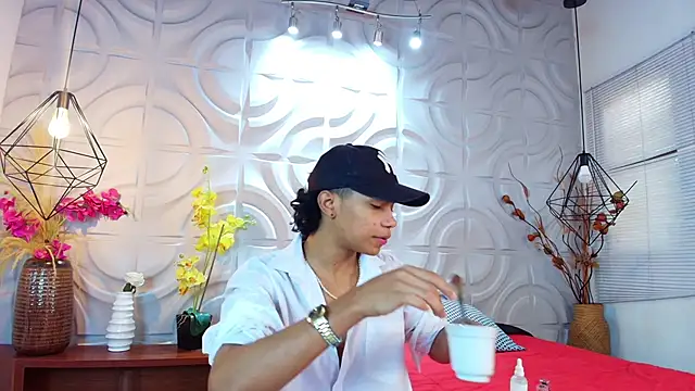Snapshot of AlanCutee chatting on June 21, 2026, 12:55 pm AlanCutee online show from June 21, 2026, 12:55 pm