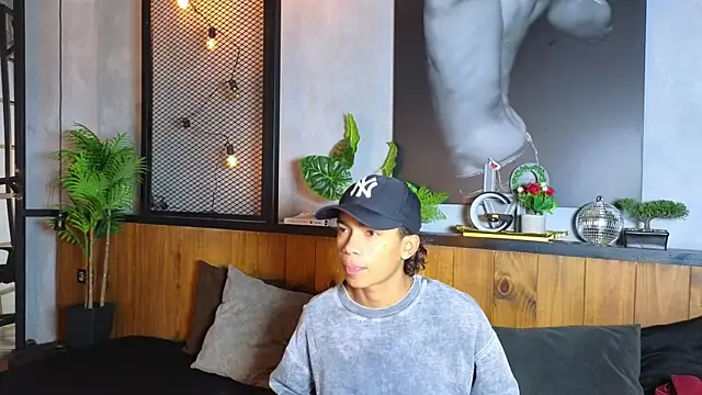 Snapshot of AlanCutee chatting on May 10, 2026, 1:04 pm AlanCutee online show from May 10, 2026, 1:04 pm