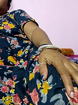 Cute-Swewty online show from November 22, 2025, 1:10 pm