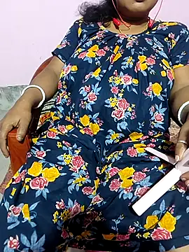 Cute-Swewty online show from October 17, 2025, 1:35 pm