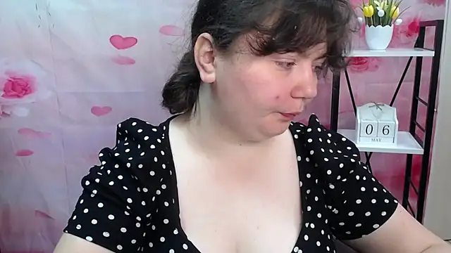 NeonilaLisova online show from May 7, 2026, 5:11 am