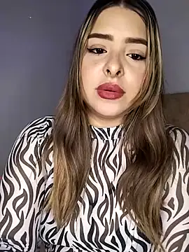 Nahomy cm online show from April 8, 2026, 8:54 pm