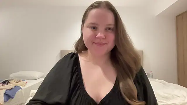 Snapshot of Alice898 chatting on September 14, 2025, 5:35 pm Alice898 online show from September 14, 2025, 5:35 pm