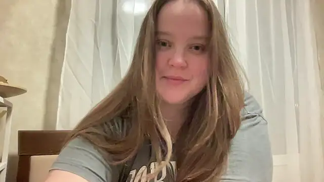 Snapshot of Alice898 chatting on September 25, 2025, 9:21 pm Alice898 online show from September 25, 2025, 9:21 pm