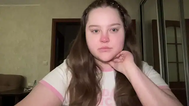 Snapshot of Alice898 chatting on September 24, 2025, 4:30 am Alice898 online show from September 24, 2025, 4:30 am