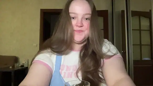 Snapshot of Alice898 chatting on October 3, 2025, 3:57 pm Alice898 online show from October 3, 2025, 3:57 pm